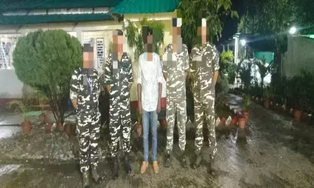 बंगाल में भारत-नेपाल सीमा के पास एसएसबी ने बांग्लादेशी नागरिक को पकड़ा बंगाल में भारत-नेपाल सीमा के पास एसएसबी ने बांग्लादेशी नागरिक को पकड़ा