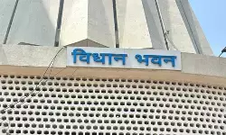 महाराष्ट्र में 22 जून से मानसून सत्र, किसानों की कर्जमाफी पर सरकार-विपक्ष में तीखी बहस के आसार महाराष्ट्र में 22 जून से मानसून सत्र, किसानों की कर्जमाफी पर सरकार-विपक्ष में तीखी बहस के आसार