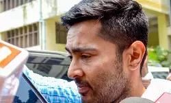 कोलकाता हाई कोर्ट के जज ने अभिषेक बनर्जी की याचिका पर सुनवाई से खुद को किया अलग कोलकाता हाई कोर्ट के जज ने अभिषेक बनर्जी की याचिका पर सुनवाई से खुद को किया अलग
