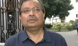 कुणाल घोष पर फेंका गया अंडा, युवक का आरोप- उन्होंने हमारे साथ बहुत ज्यादतियां की हैं कुणाल घोष पर फेंका गया अंडा, युवक का आरोप- उन्होंने हमारे साथ बहुत ज्यादतियां की हैं