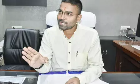 क्या दीपक प्रकाश अब भी मंत्री हैं? सुप्रीम कोर्ट ने बिहार सरकार और ECI को भेजा नोटिस