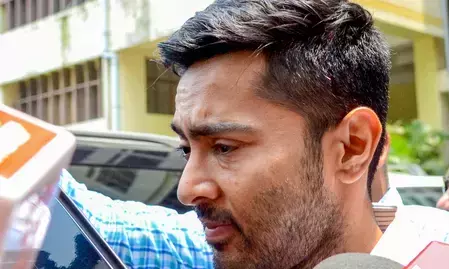 कोलकाता हाई कोर्ट के जज ने अभिषेक बनर्जी की याचिका पर सुनवाई से खुद को किया अलग कोलकाता हाई कोर्ट के जज ने अभिषेक बनर्जी की याचिका पर सुनवाई से खुद को किया अलग