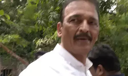 मंदिर चंदा विवाद की निष्पक्ष जांच होनी चाहिए, श्रद्धालुओं का भरोसा नहीं बचा पा रही सरकार: भाई जगताप मंदिर चंदा विवाद की निष्पक्ष जांच होनी चाहिए, श्रद्धालुओं का भरोसा नहीं बचा पा रही सरकार: भाई जगताप