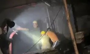 गाजियाबाद के गोविंदपुरम स्थित बाबा मार्केट के दुकानों में लगी आग, घंटों बाद पाया गया काबू