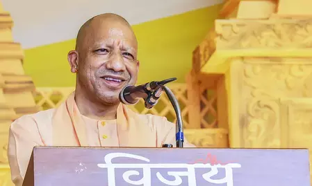 राम मंदिर चंदा विवाद के बीच सीएम योगी आदित्यनाथ 19 जून को अयोध्या का दौरा करेंगे राम मंदिर चंदा विवाद के बीच सीएम योगी आदित्यनाथ 19 जून को अयोध्या का दौरा करेंगे
