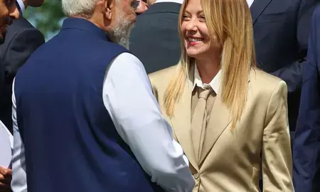 जी-7 समिट के दौरान पीएम मोदी ने राष्ट्रपति मैक्रों को कहा धन्यवाद जी-7 समिट के दौरान पीएम मोदी ने राष्ट्रपति मैक्रों को कहा धन्यवाद
