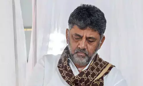 कर्नाटक विधानसभा चुनाव: क्रॉस-वोटिंग की आशंकाओं के बीच मॉक वोटिंग टेस्ट करा रही कांग्रेस कर्नाटक विधानसभा चुनाव: क्रॉस-वोटिंग की आशंकाओं के बीच मॉक वोटिंग टेस्ट करा रही कांग्रेस