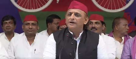 अखिलेश यादव का भाजपा पर हमला, ट्रांसफर-पोस्टिंग के नाम पर पैसा लेने वालों को खोज रहे अधिकारी-ठेकेदार अखिलेश यादव का भाजपा पर हमला, ट्रांसफर-पोस्टिंग के नाम पर पैसा लेने वालों को खोज रहे अधिकारी-ठेकेदार