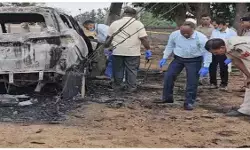 छत्तीसगढ़ में बर्बर वारदात, भाजपा के पूर्व पंचायत अध्यक्ष समेत तीन लोगों को कार में जिंदा जलाया छत्तीसगढ़ में बर्बर वारदात, भाजपा के पूर्व पंचायत अध्यक्ष समेत तीन लोगों को कार में जिंदा जलाया