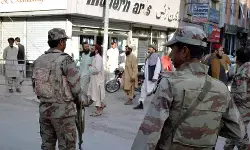 पाकिस्तान में सरकारी कर्मचारियों का सरकार के खिलाफ हल्ला बोल पाकिस्तान में सरकारी कर्मचारियों का सरकार के खिलाफ हल्ला बोल