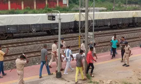 रांची : आरपीएफ जवान का सिर कटा शव बरामद, तीन दिन पहले हुई थी पोस्टिंग रांची : आरपीएफ जवान का सिर कटा शव बरामद, तीन दिन पहले हुई थी पोस्टिंग