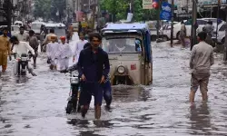 पाकिस्तान में बारिश और आंधी-तूफान ने मचाई तबाही, कई मौते