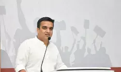 2014 के बाद लाखों परिवार झोपड़ियों से पक्के घरों में पहुंचे, युवाओं से बोले डिप्टी सीएम हर्ष संघवी 2014 के बाद लाखों परिवार झोपड़ियों से पक्के घरों में पहुंचे, युवाओं से बोले डिप्टी सीएम हर्ष संघवी