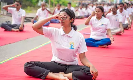 भोपाल: अंतरराष्ट्रीय योग दिवस पर एम्स में हेल्दी एजिंग के लिए योग