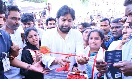 पवन कल्याण ने तेलंगाना में तेज की जन सेना की राजनीतिक यात्रा, खोला प्रदेश कार्यालय पवन कल्याण ने तेलंगाना में तेज की जन सेना की राजनीतिक यात्रा, खोला प्रदेश कार्यालय
