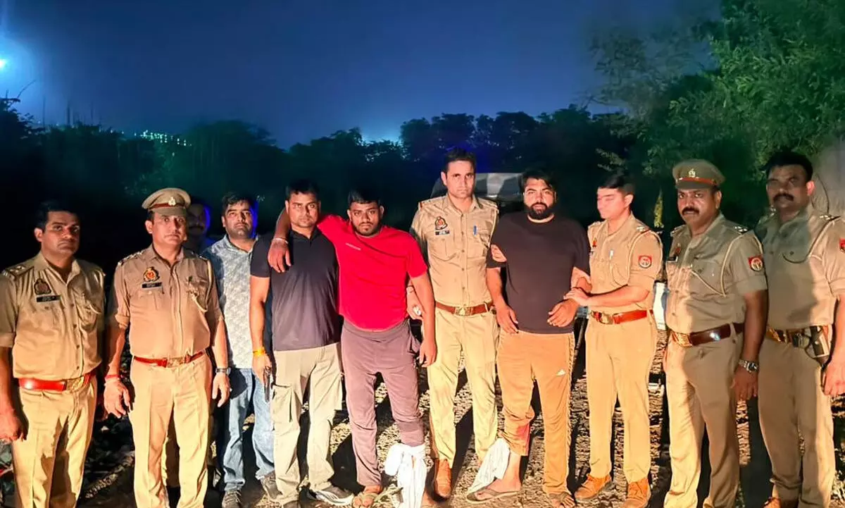 पड़ोसी की हत्या के आरोपियों को पुलिस ने मुठभेड़ के बाद दबोचा पड़ोसी की हत्या के आरोपियों को पुलिस ने मुठभेड़ के बाद दबोचा
