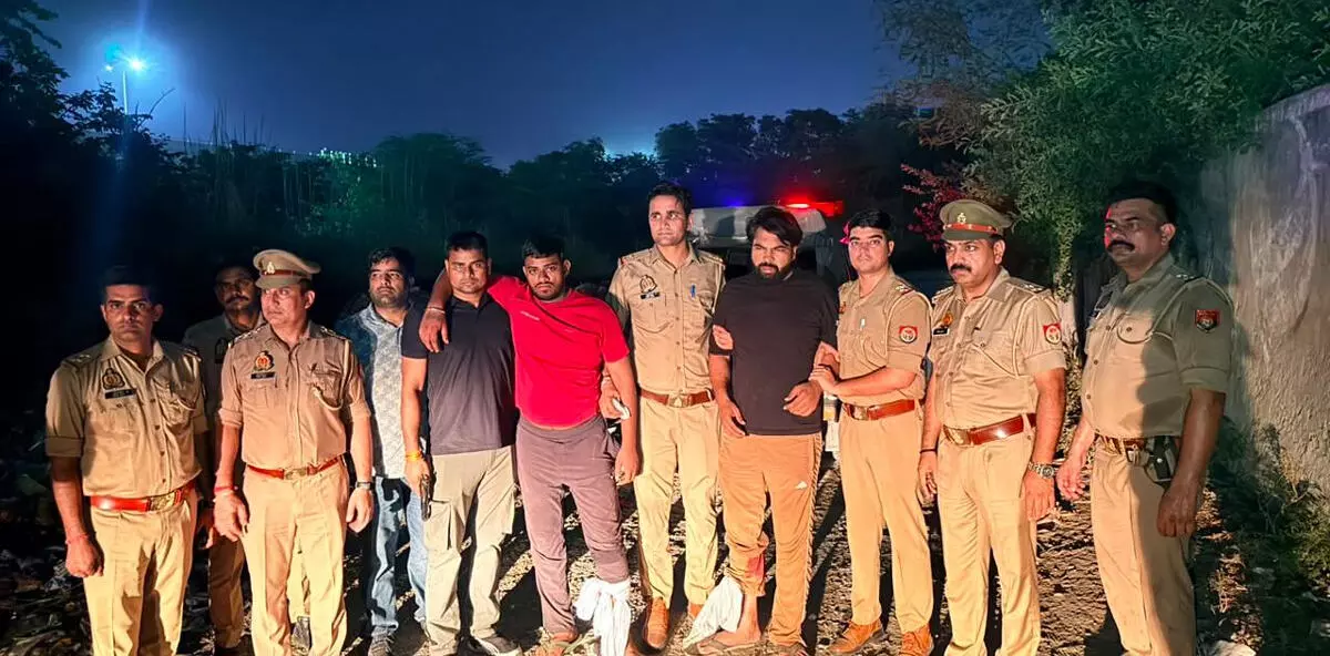 पड़ोसी की हत्या के आरोपियों को पुलिस ने मुठभेड़ के बाद दबोचा पड़ोसी की हत्या के आरोपियों को पुलिस ने मुठभेड़ के बाद दबोचा