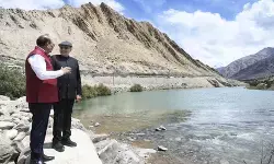 उपराष्ट्रपति ने लद्दाख के पश्मीना फार्म और सिंधु जल संरक्षण परियोजना का किया दौरा, स्थानीय प्रयासों को सराहा उपराष्ट्रपति ने लद्दाख के पश्मीना फार्म और सिंधु जल संरक्षण परियोजना का किया दौरा, स्थानीय प्रयासों को सराहा