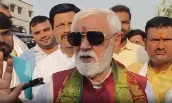 आरा: अश्विनी चौबे ने भरत तिवारी के परिवार से की मुलाकात, उच्चस्तरीय जांच की मांग आरा: अश्विनी चौबे ने भरत तिवारी के परिवार से की मुलाकात, उच्चस्तरीय जांच की मांग