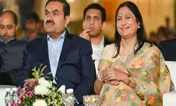 गौतम अदाणी, बिग बी और किंग खान... सुप्रिया सुले की बेटी की शादी में पहुंचीं दिग्गज हस्तियां