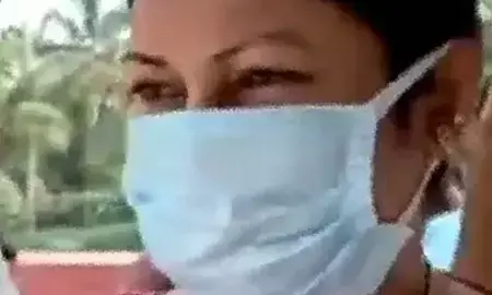 पश्चिम बंगाल में बड़ी कार्रवाई: टीएमसी नेता जहांगीर खान की पत्नी भारत-नेपाल सीमा के पास गिरफ्तार पश्चिम बंगाल में बड़ी कार्रवाई: टीएमसी नेता जहांगीर खान की पत्नी भारत-नेपाल सीमा के पास गिरफ्तार