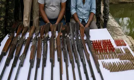 बंगाल: दक्षिण 24 परगना में भारी मात्रा में हथियार बरामद, तृणमूल के दो नेता गिरफ्तार