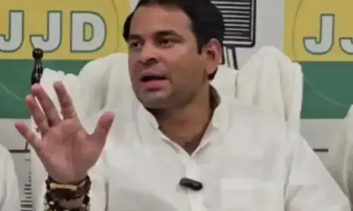 तेज प्रताप यादव ने हत्या की साजिश का लगाया आरोप, पूर्व सहयोगी आकाश यादव के खिलाफ एफआईआर दर्ज तेज प्रताप यादव ने हत्या की साजिश का लगाया आरोप, पूर्व सहयोगी आकाश यादव के खिलाफ एफआईआर दर्ज