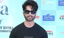 फिल्मी हस्तियों ने दिया जीवन में योग को शामिल करने का संदेश फिल्मी हस्तियों ने दिया जीवन में योग को शामिल करने का संदेश