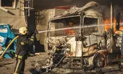 रूस के गाइडेड एरियल बमों ने यूक्रेन के कई शहरों में मचाई तबाही; पांच की मौत, 26 घायल रूस के गाइडेड एरियल बमों ने यूक्रेन के कई शहरों में मचाई तबाही; पांच की मौत, 26 घायल