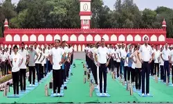 दिल्ली: एनडीएमसी के अंतर्राष्ट्रीय योग दिवस के आयोजन में 9 स्थानों पर 6,000 लोगों ने भाग लिया दिल्ली: एनडीएमसी के अंतर्राष्ट्रीय योग दिवस के आयोजन में 9 स्थानों पर 6,000 लोगों ने भाग लिया