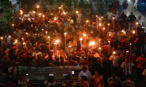 बांग्लादेश में भगवान राम प्रतिमा विवाद पर बढ़ा तनाव, हिंदू संगठनों का प्रदर्शन, सरकार को 72 घंटे का अल्टीमेटम बांग्लादेश में भगवान राम प्रतिमा विवाद पर बढ़ा तनाव, हिंदू संगठनों का प्रदर्शन, सरकार को 72 घंटे का अल्टीमेटम