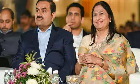 गौतम अदाणी, बिग बी और किंग खान समेत कई दिग्गज पहुंचे सुप्रिया सुले की बेटी की शादी में गौतम अदाणी, बिग बी और किंग खान समेत कई दिग्गज पहुंचे सुप्रिया सुले की बेटी की शादी में