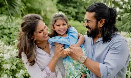 राम चरण और उपासना ने किया अपनी बड़ी बेटी का फेस रिवील, दी जन्मदिन की बधाई राम चरण और उपासना ने किया अपनी बड़ी बेटी का फेस रिवील, दी जन्मदिन की बधाई