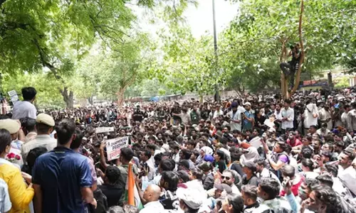 CJP Protest : रातभर जंतर-मंतर पर डटे रहे कॉकरोच; दिपके ने नीट अभ्यर्थियों से कहा- परीक्षा के बाद आ जाओ जंतर मंतर