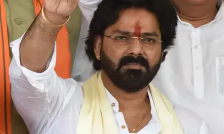 बिहार: एमएलसी पवन सिंह ने भोजपुर मुठभेड़ में युवक की मौत मामले की निष्पक्ष जांच की मांग की बिहार: एमएलसी पवन सिंह ने भोजपुर मुठभेड़ में युवक की मौत मामले की निष्पक्ष जांच की मांग की