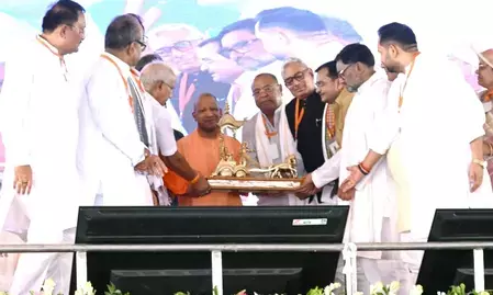उत्तर प्रदेश में पहचान का संकट खड़ा करने वालों को अब दुत्कारती है जनताः सीएम योगी उत्तर प्रदेश में पहचान का संकट खड़ा करने वालों को अब दुत्कारती है जनताः सीएम योगी