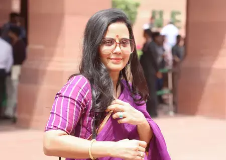 कोलकाता: सोशल मीडिया पोस्ट को लेकर महुआ मोइत्रा के खिलाफ मानहानि का मुकदमा कर सकते हैं टीएमसी के बागी सांसद