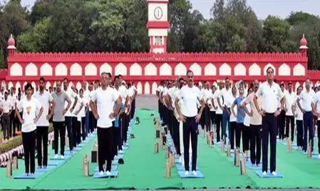 दिल्ली: एनडीएमसी के अंतर्राष्ट्रीय योग दिवस के आयोजन में 9 स्थानों पर 6,000 लोगों ने भाग लिया दिल्ली: एनडीएमसी के अंतर्राष्ट्रीय योग दिवस के आयोजन में 9 स्थानों पर 6,000 लोगों ने भाग लिया