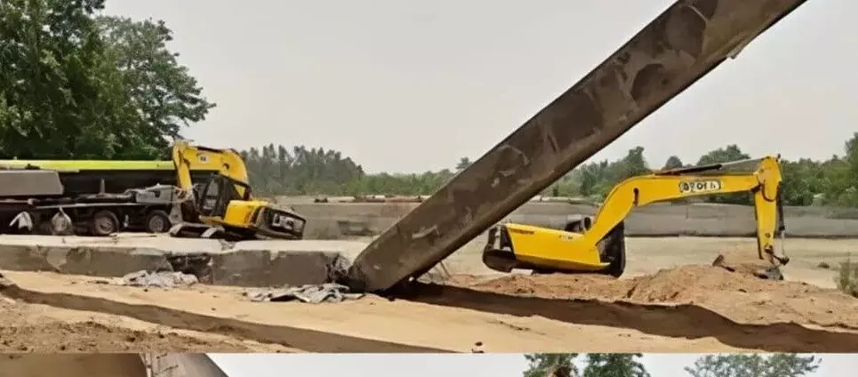 हरदोई में निर्माणाधीन ब्रिज का गर्डर गिरा, 4 मजदूर घायल; CM योगी ने दिए जांच और राहत के निर्देश हरदोई में निर्माणाधीन ब्रिज का गर्डर गिरा, 4 मजदूर घायल; CM योगी ने दिए जांच और राहत के निर्देश