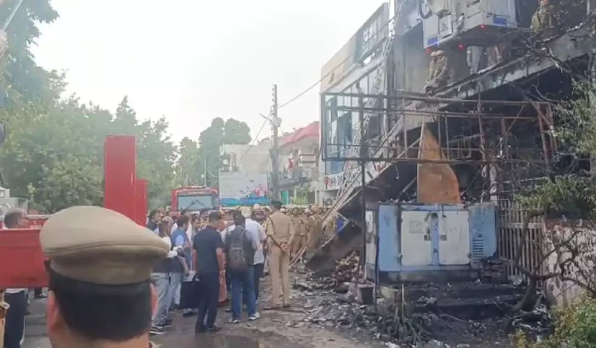 लखनऊ अग्निकांड: सीएम योगी का बड़ा कदम – सभी सरकारी कार्यक्रम रद्द, हाईलेवल मीटिंग के बाद सख्त निर्देश लखनऊ अग्निकांड: सीएम योगी का बड़ा कदम – सभी सरकारी कार्यक्रम रद्द, हाईलेवल मीटिंग के बाद सख्त निर्देश