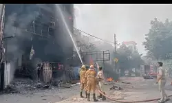 लखनऊ में बिल्डिंग में लगी भीषण आग, 15 छात्रों की मौत, सीएम योगी ने तेजी से बचाव अभियान चलाने का दिया आदेश लखनऊ में बिल्डिंग में लगी भीषण आग, 15 छात्रों की मौत, सीएम योगी ने तेजी से बचाव अभियान चलाने का दिया आदेश