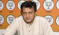 अधिकांश शिवसैनिक शिंदे के नेतृत्व वाली शिवसेना के साथ खड़े हैं : अजय आलोक