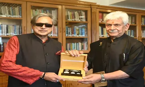 कश्मीर पर शशि थरूर के बयान से कांग्रेस में हलचल, पार्टी नेताओं ने उठाए सवाल