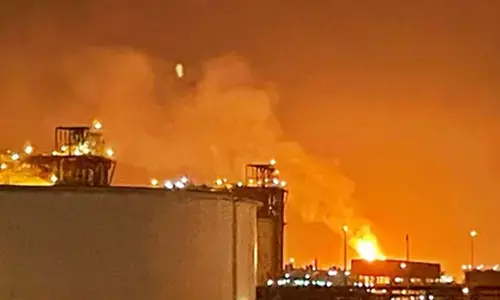 कतर के रास लाफान गैस टर्मिनल में बड़ा विस्फोट, 54 घायल और 18 लापता; वैश्विक ऊर्जा बाजार में बढ़ी चिंता कतर के रास लाफान गैस टर्मिनल में बड़ा विस्फोट, 54 घायल और 18 लापता; वैश्विक ऊर्जा बाजार में बढ़ी चिंता