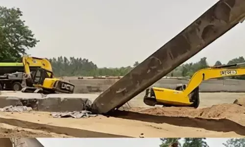 हरदोई में निर्माणाधीन ब्रिज का गर्डर गिरा, 4 मजदूर घायल; CM योगी ने दिए जांच और राहत के निर्देश हरदोई में निर्माणाधीन ब्रिज का गर्डर गिरा, 4 मजदूर घायल; CM योगी ने दिए जांच और राहत के निर्देश