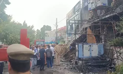 लखनऊ अग्निकांड: सीएम योगी का बड़ा कदम – सभी सरकारी कार्यक्रम रद्द, हाईलेवल मीटिंग के बाद सख्त निर्देश