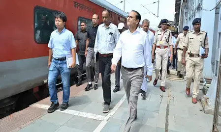 अंबुबाची मेले से पहले रेलवे अधिकारियों ने कामाख्या स्टेशन की तैयारियों का लिया जायजा