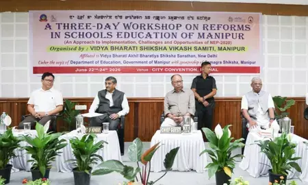 मणिपुर: कानून व्यवस्था की स्थिति को देखते हुए घटाया गया स्कूलों में ग्रीष्मकालीन अवकाश, मुख्यमंत्री का ऐलान