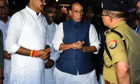 अग्निकांड: लखनऊ पहुंचे रक्षा मंत्री राजनाथ, घायलों से की मुलाकात