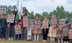 पीओके में बढ़ा विरोध: बच्चों और महिलाओं ने संभाली आंदोलन की कमान, पाकिस्तानी सेना के खिलाफ गूंजे आजादी के नारे पीओके में बढ़ा विरोध: बच्चों और महिलाओं ने संभाली आंदोलन की कमान, पाकिस्तानी सेना के खिलाफ गूंजे आजादी के नारे
